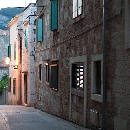 Garden Apartments Komiža 外观 照片
