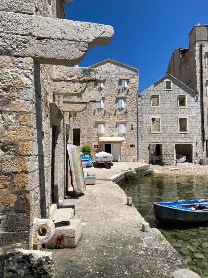 Garden Apartments Komiža 外观 照片
