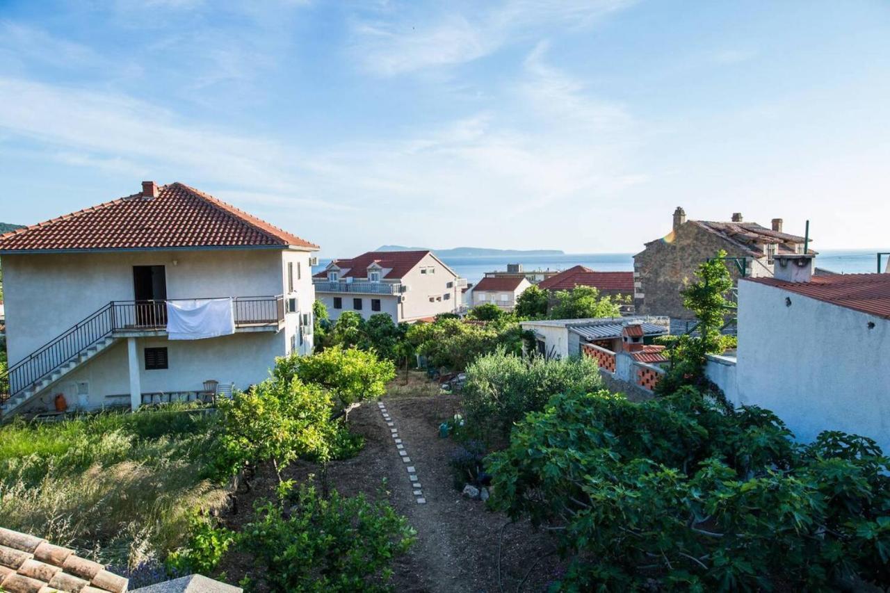 Garden Apartments Komiža 外观 照片