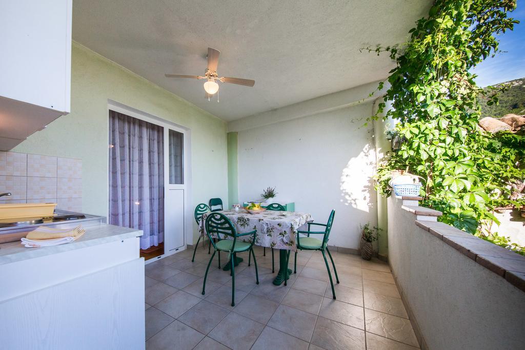 Garden Apartments Komiža 外观 照片