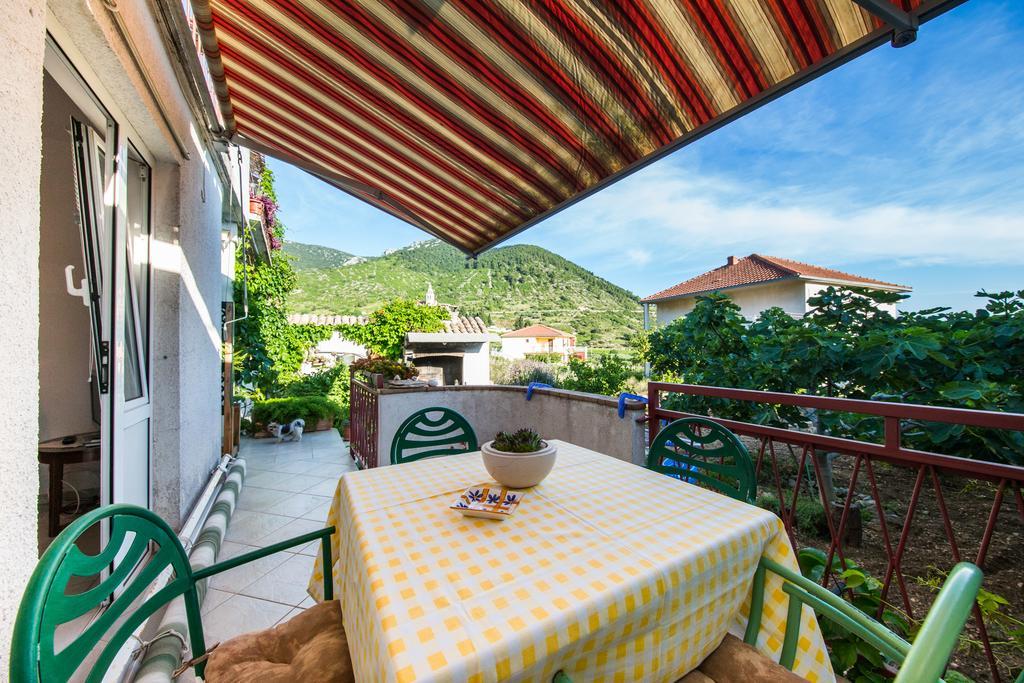 Garden Apartments Komiža 外观 照片