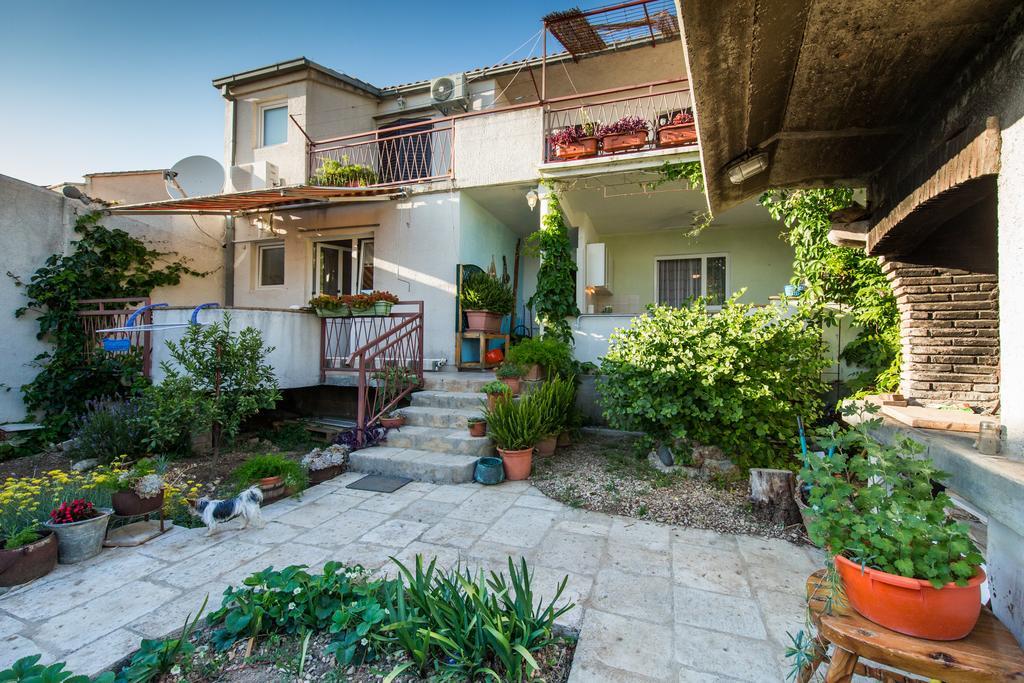 Garden Apartments Komiža 外观 照片